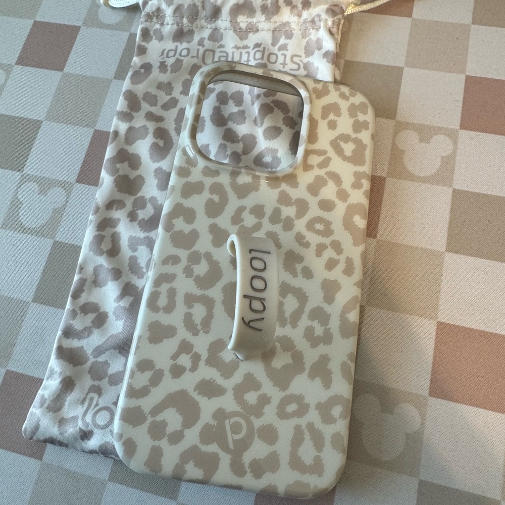 Loopy case iPhone 15 pro taupe leopard righty